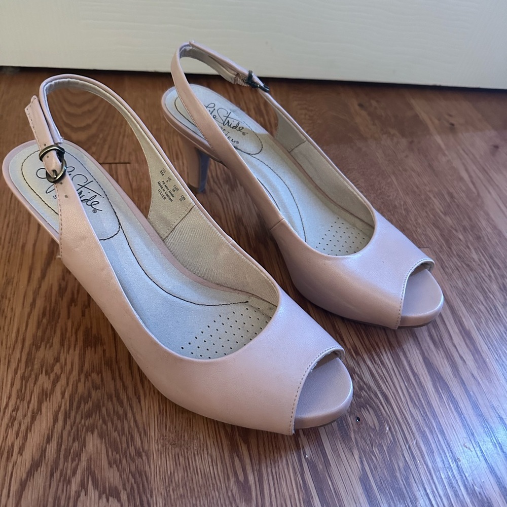 Life Stride Light Pink Soft System Heels!